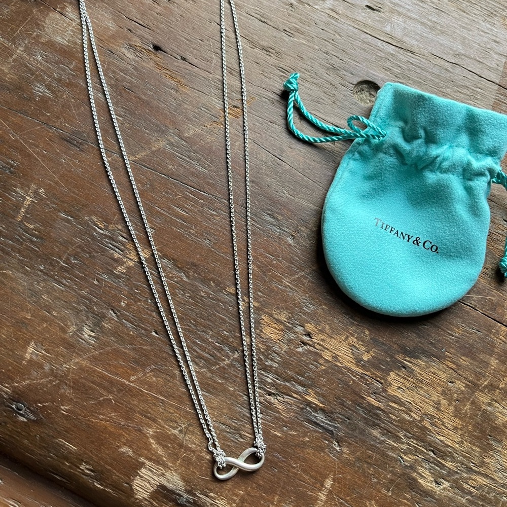 Tiffany & Co. Infinity Pendant on 18inch chain - Necklace (bag and box included) - Picture 11 of 16